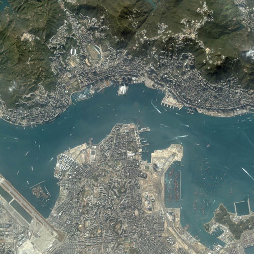 Hong Kong Harbor: This one-meter resolution black-and-white image of Hong 
            Kong, China was collected November 21, 1999 by Space Imaging's IKONOS 
            satellite. The image features the Hong Kong Convention and Exhibition  Center, Bank of China and Star Ferry Pier.